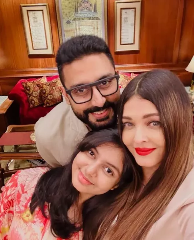 Aishwarya Rai Bores Netizens With Similar Poses And Hairstyle, They Are In Awe Of Aaradhya's Beauty